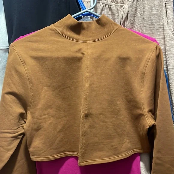 LA mock neck - Picture 3 of 4